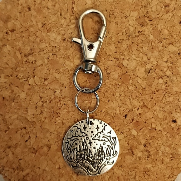 Harry Potter Hogwarts Castle Necklace Key - Picture 4 of 7
